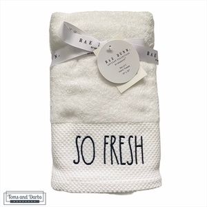Rae Dunn SO FRESH SO CLEAN 2 Set Hand Towels